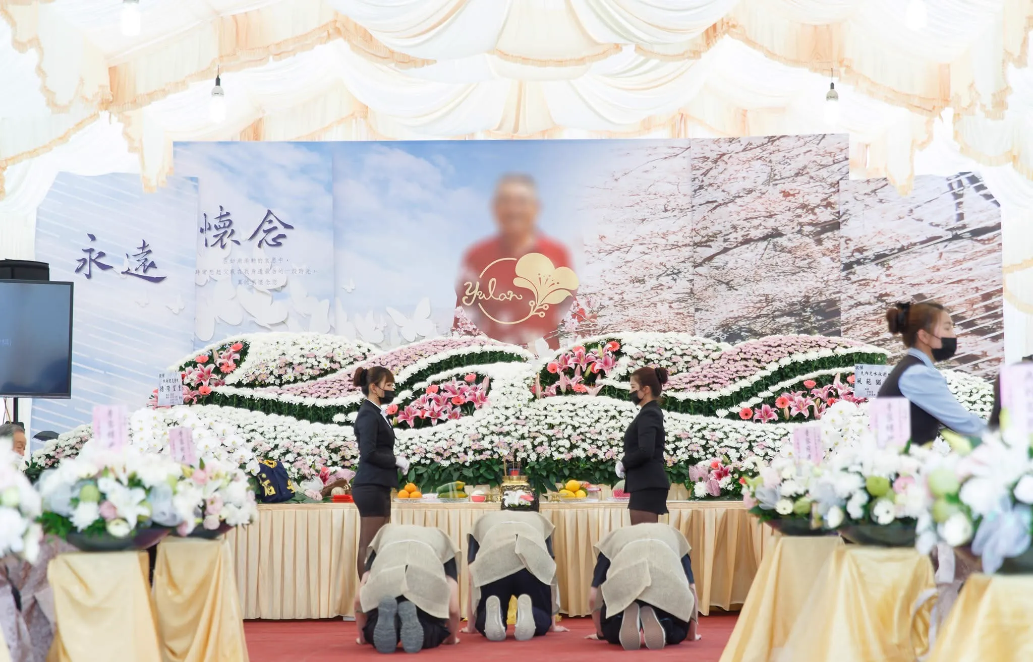 Xinduola - Hoa tang lễ